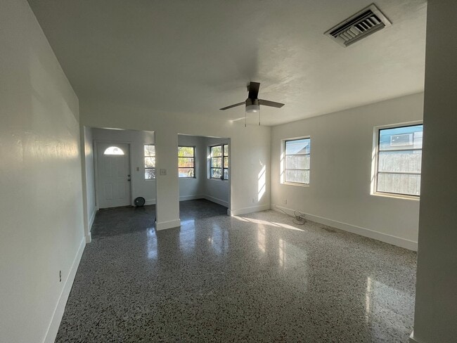 Foto del edificio - 303 S L St