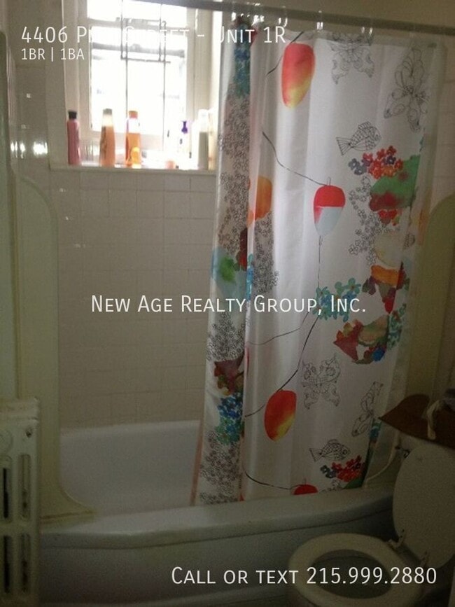 Building Photo - 4406 Pine St