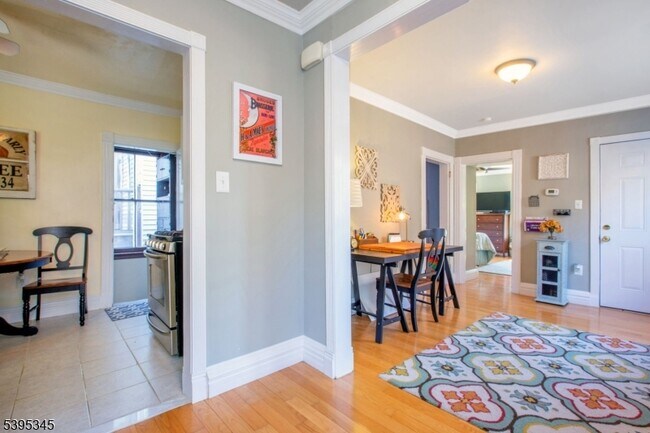 Foto del edificio - 142 Forest St