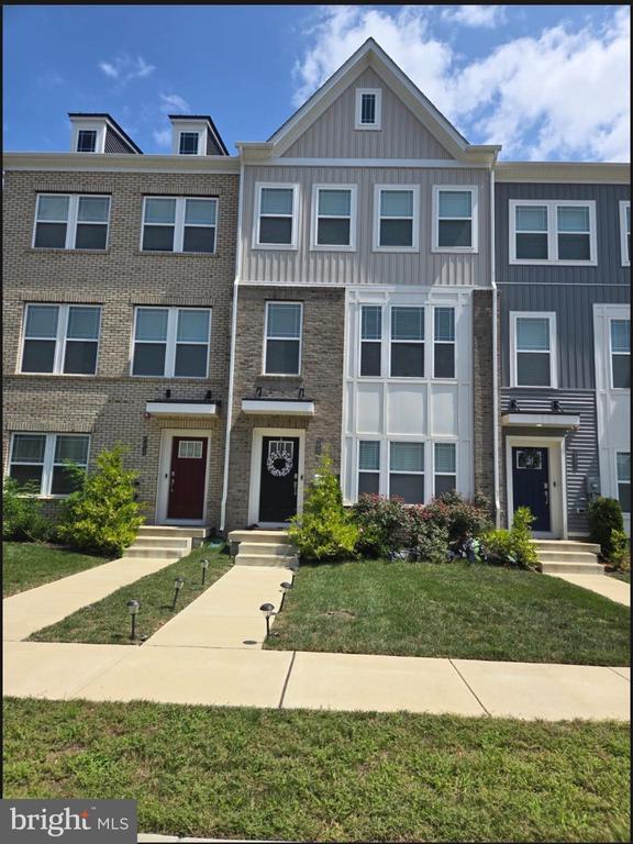 Building Photo - 6960 Farragut Dr