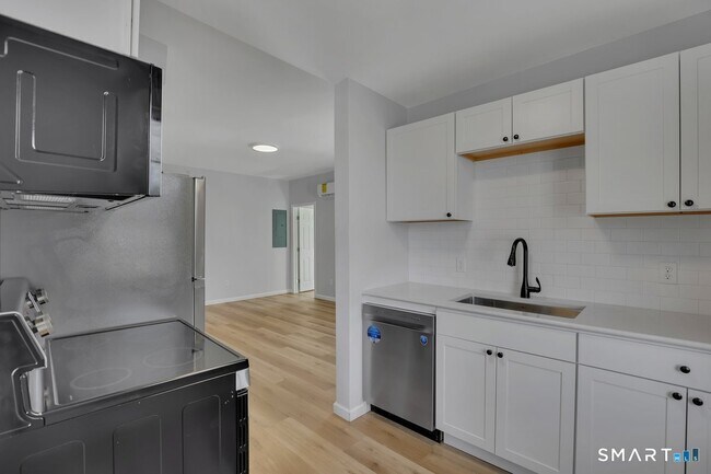 Building Photo - 192 Hartford Rd