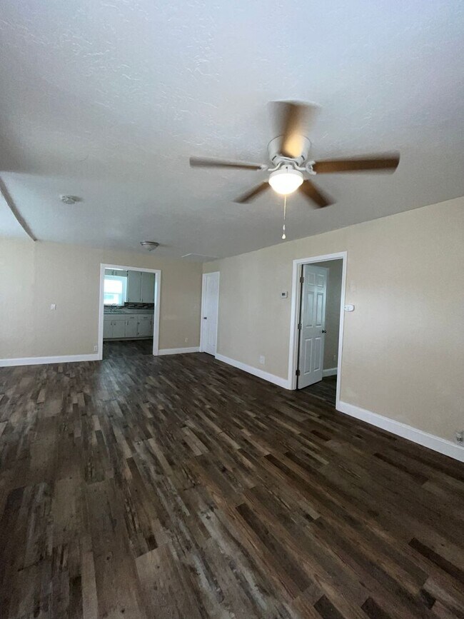 Foto del edificio - Updated Country home available Now!