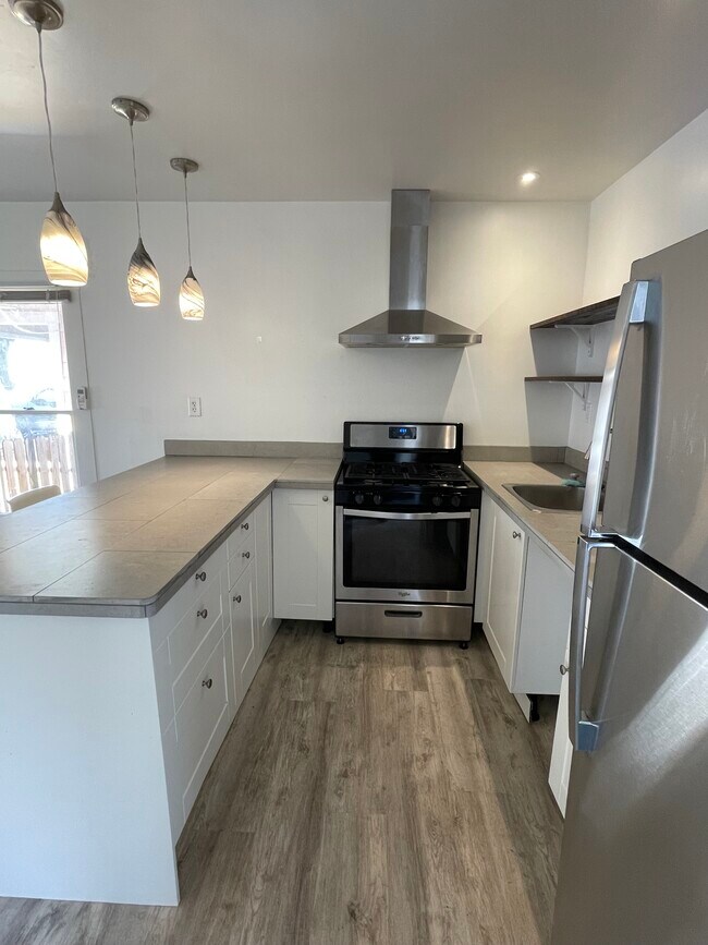 Foto del edificio - 1820 N Comal