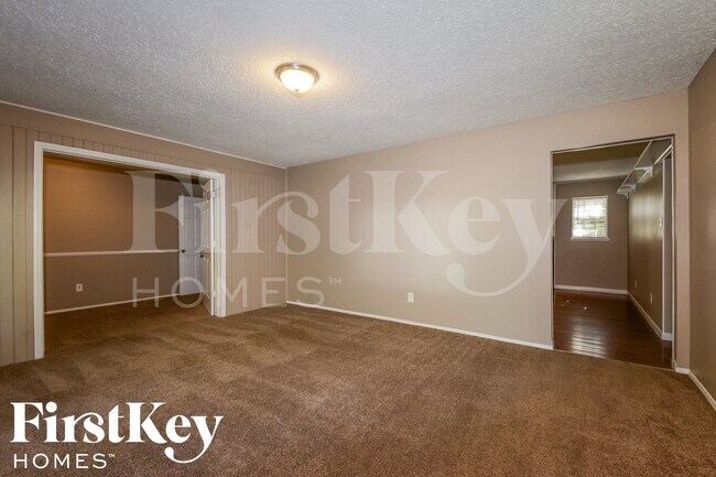 Building Photo - 6176 Silver Fox Dr