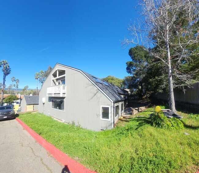 Building Photo - Bigger than average home in SLO! Lots of space!