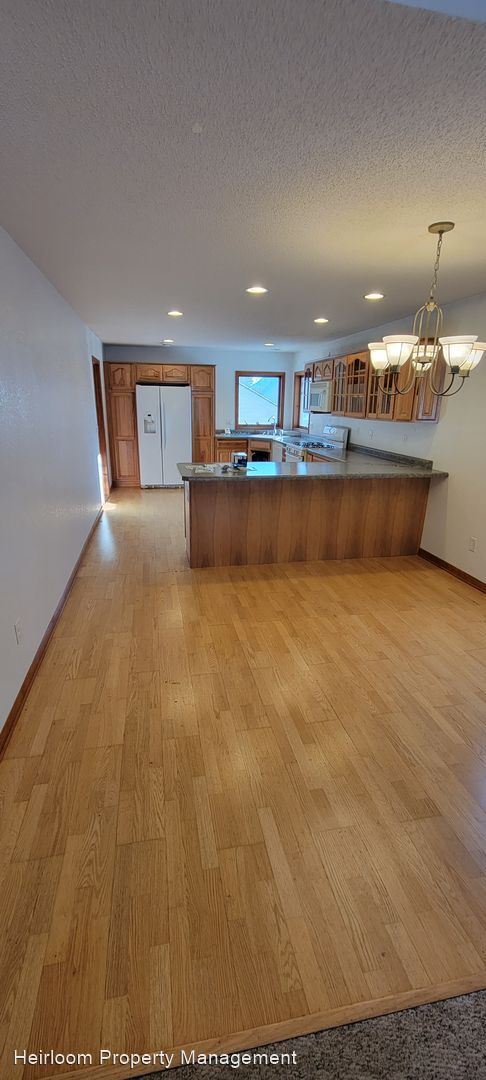 Building Photo - 3 br, 2 bath House - 4208 W 6th St