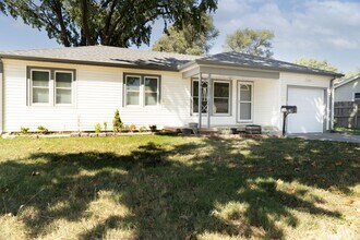 Building Photo - 3541 S Southwood Dr