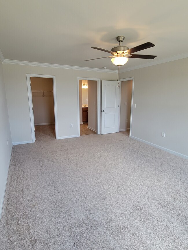 Building Photo - 2046 Tula Dr