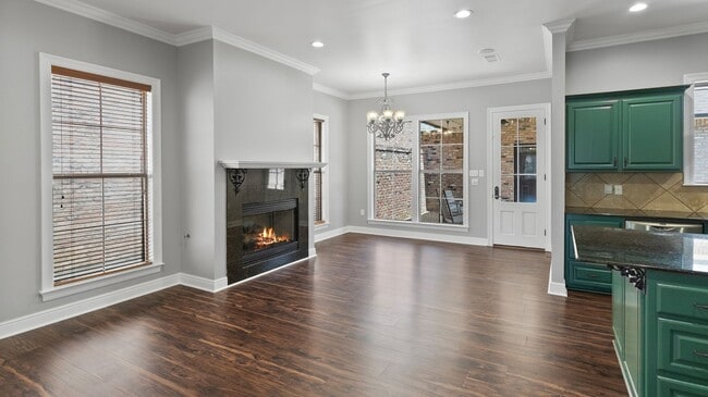 Building Photo - 3 Bedroom Home in U Club | Community Pool | Fenced Patio