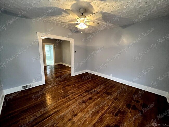 Foto del edificio - 44 Bluecrest Ave