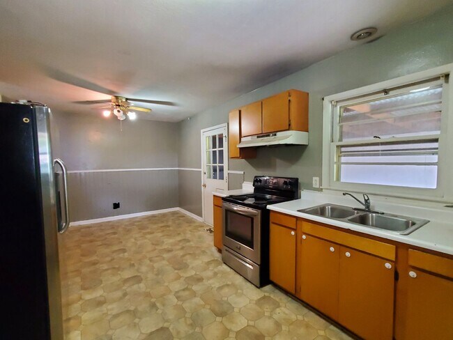 Foto del edificio - 1850 Dewsberry Pl