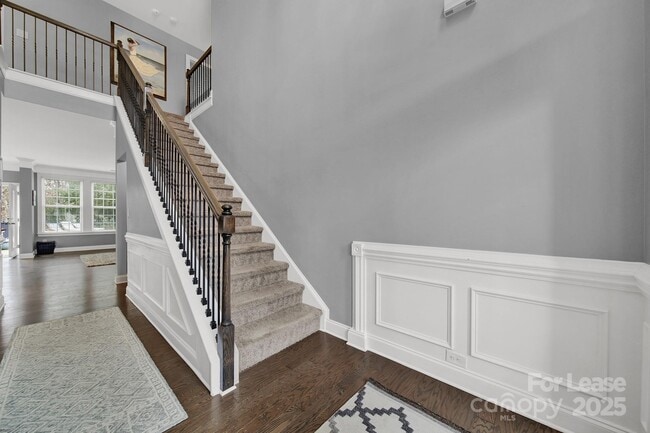 Building Photo - 1389 Overlea Pl NW