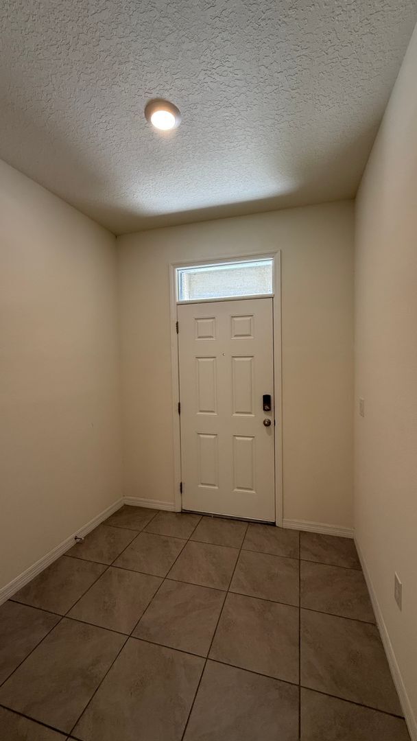 Building Photo - Discover the Charm of Feltrim Reserve! No ...