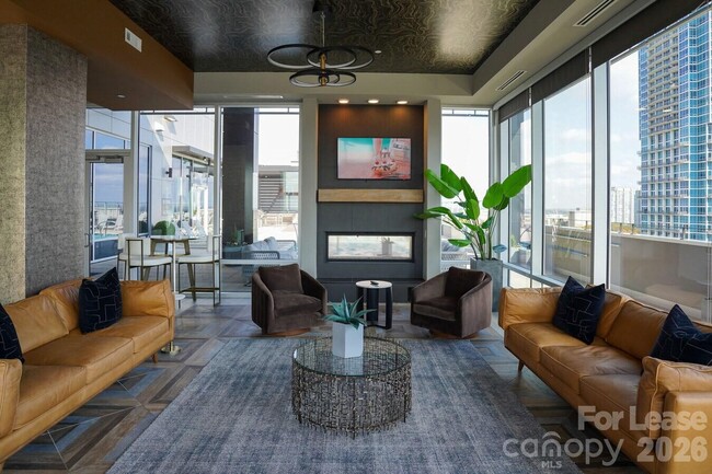 Foto del edificio - 500 W Trade St