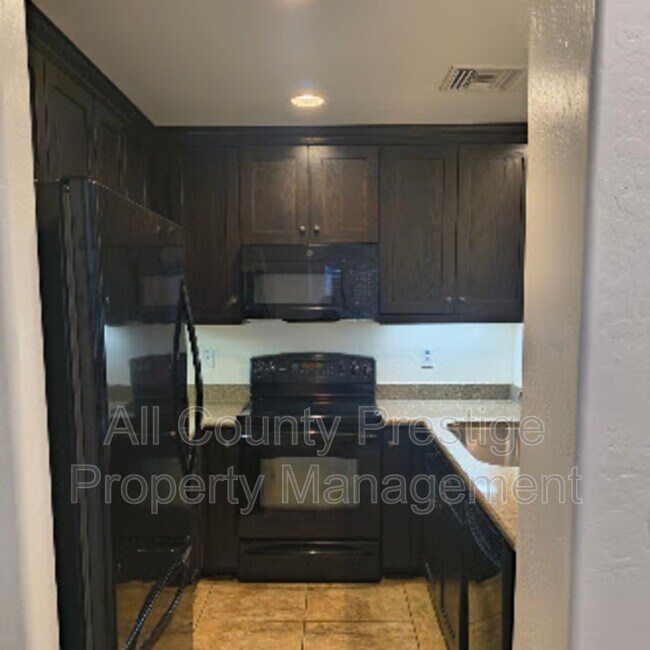 Foto del edificio - 815 E Rose Ln