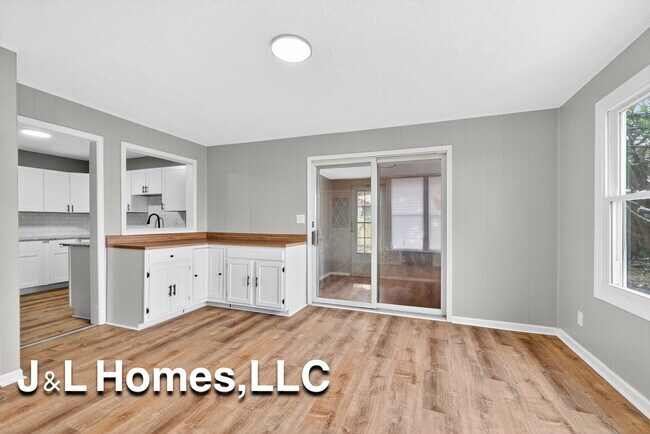 Building Photo - 1655 Westfield Dr N