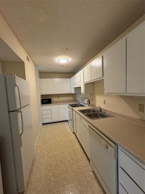 Foto del edificio - 3555 Sable Palm Ln