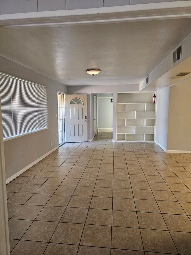 Foto del edificio - 739 W Padre Kino Dr