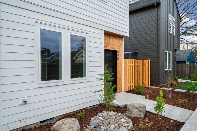 Building Photo - NEW Construction 2 Bed, 2.5 bath in Montavilla - Available NOW!