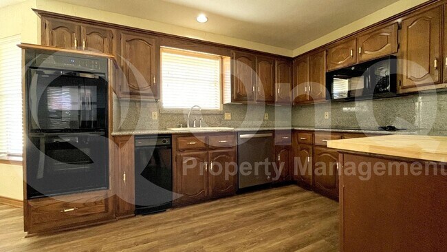 Foto del edificio - 10 Cypress Ct