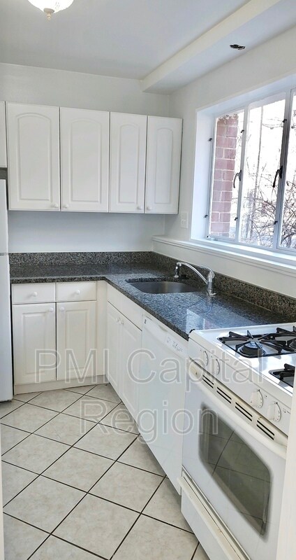 Primary Photo - 10411 Montrose Ave