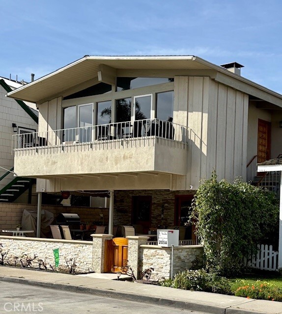 Primary Photo - 205 Abalone Ave