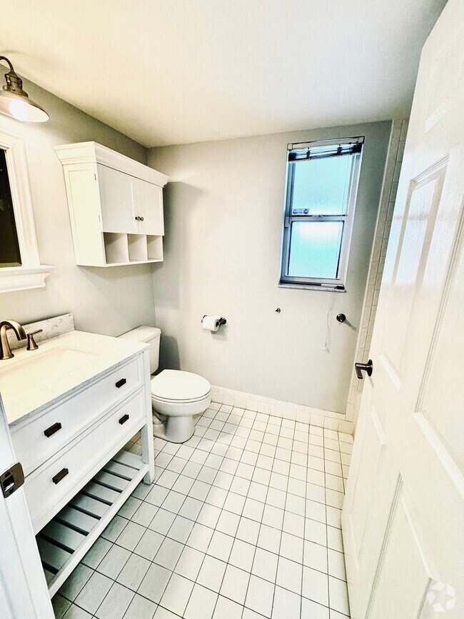 Building Photo - 2334 S Cypress Bend Dr