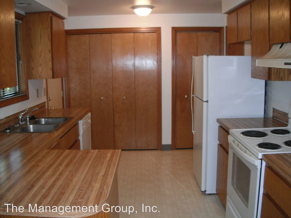Primary Photo - 1208 NE 143rd Ave