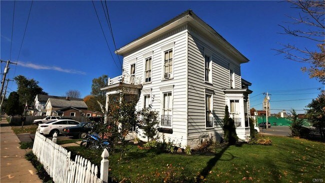 Building Photo - 243 Sterling St