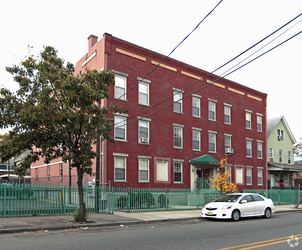 Primary Photo - East Grand Apartments