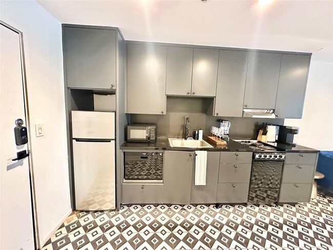 Building Photo - 201 Academy Dr