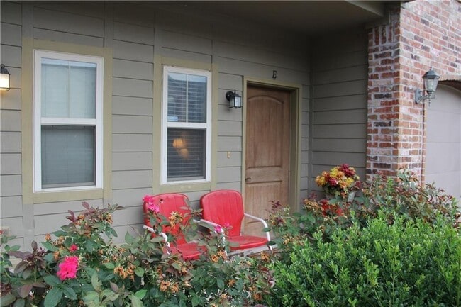 Building Photo - 3998 Rochester Cir