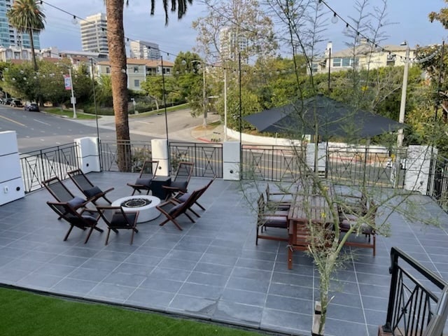 Building Photo - 1307 S Beverly Glen Blvd