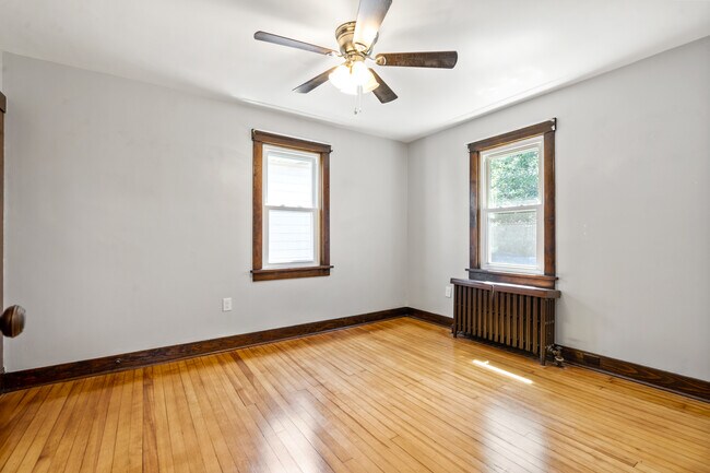 Building Photo - 4502 Coleridge St