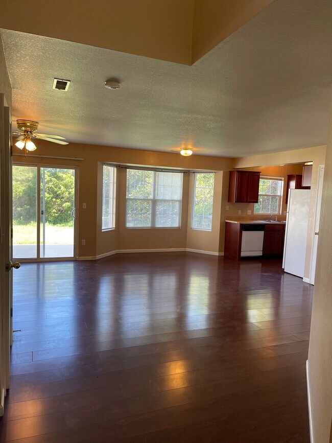 Foto del edificio - Available February 7th