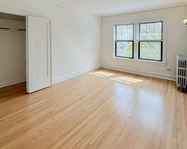 Building Photo - 4506 N Ashland Ave