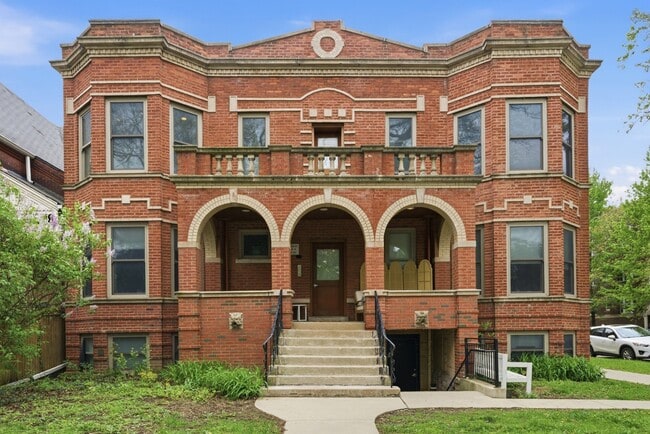 Building Photo - 2555 W Logan Blvd
