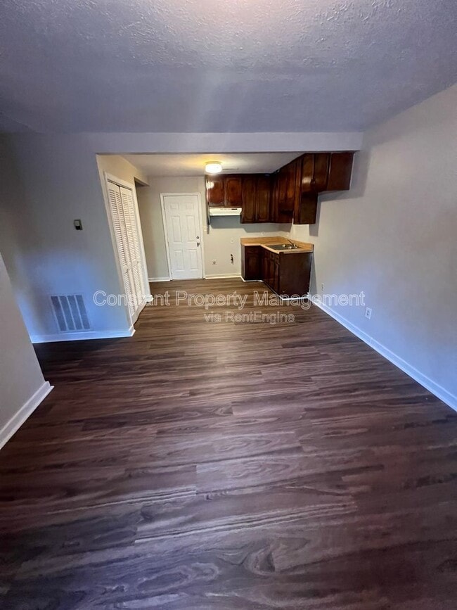 Building Photo - 712 English St