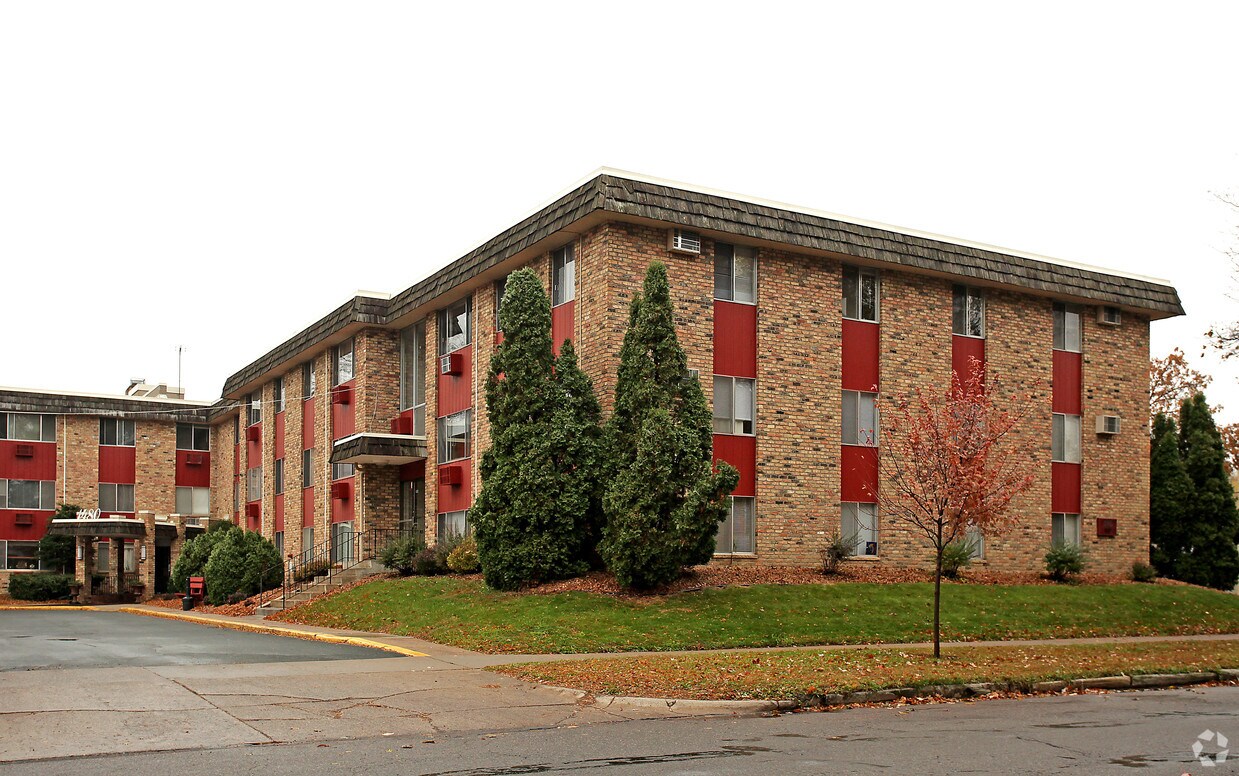 Highland Heights Apartments - 1480 Randolph Ave