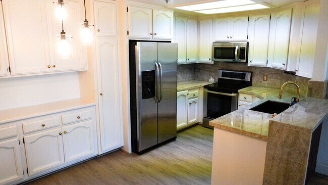 Building Photo - Fabulous 2 Bd/2Ba 1112 SqFt Condo