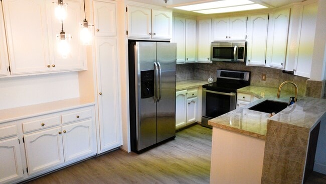 Building Photo - Resort style living - 2 Bd/2Ba 1,100 SqFt Condo
