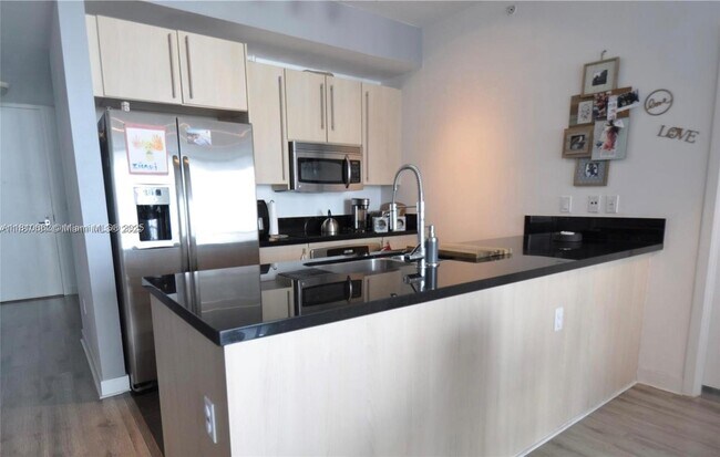 Foto del edificio - 79 SW 12th St