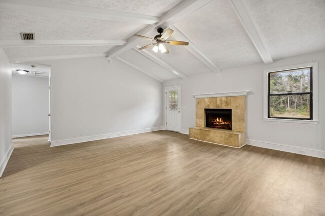 Building Photo - Newly Renovated 3 Bedroom Home on 1 Acre – No HOA!