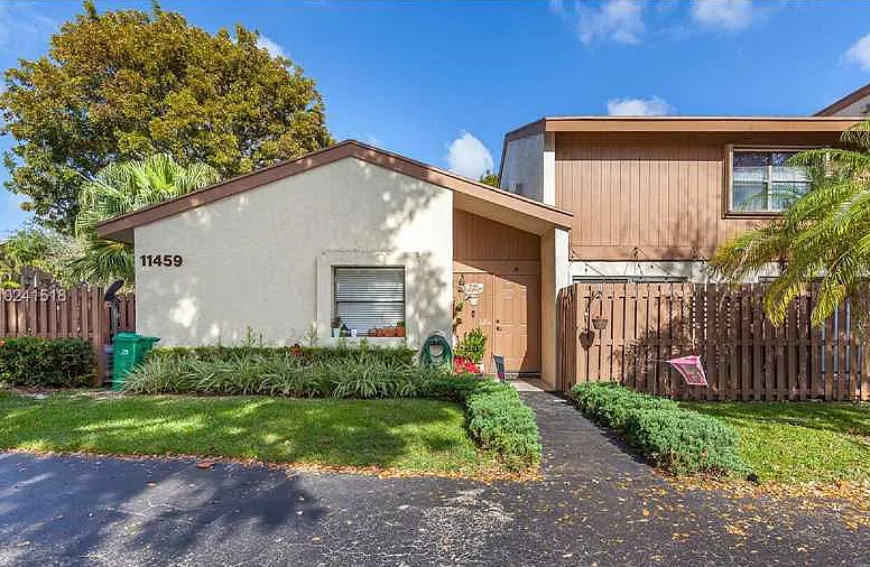 Primary Photo - 11459 SW 109th Rd