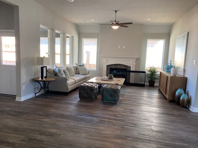 Foto del edificio - 24226 Maple Summit Ln