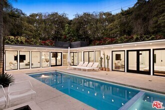 Building Photo - 2872 Nichols Canyon Rd