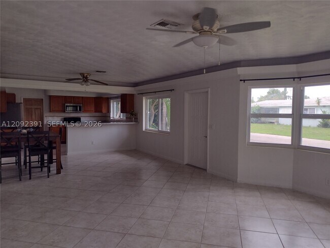 Building Photo - 225 E 29th Ct