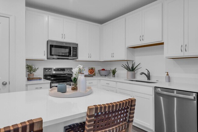 Foto del edificio - 3031 Jessamine Dr