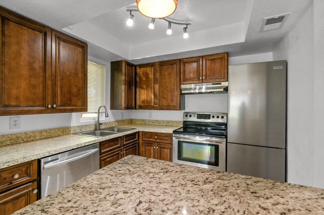 Building Photo - 1604 SE Green Acres Cir