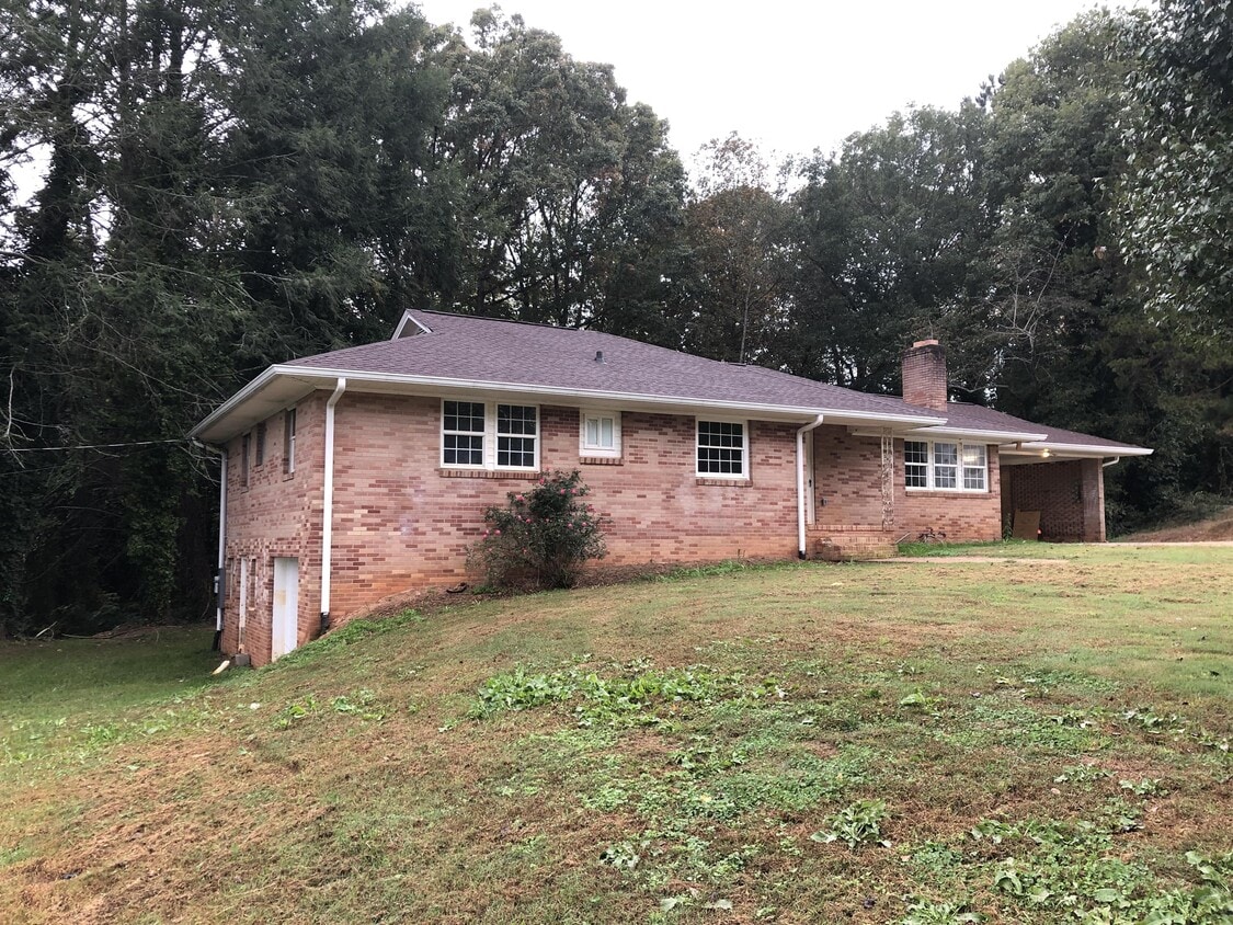 Photo - 818 Old Clemson Hwy (Seneca, SC)